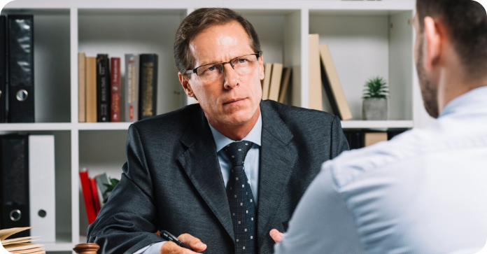 Conseiller en litiges juridiques gérant les dossiers légaux